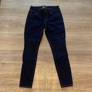 Old navy ladies rockstar jeans dark wash. Size 4 petite.